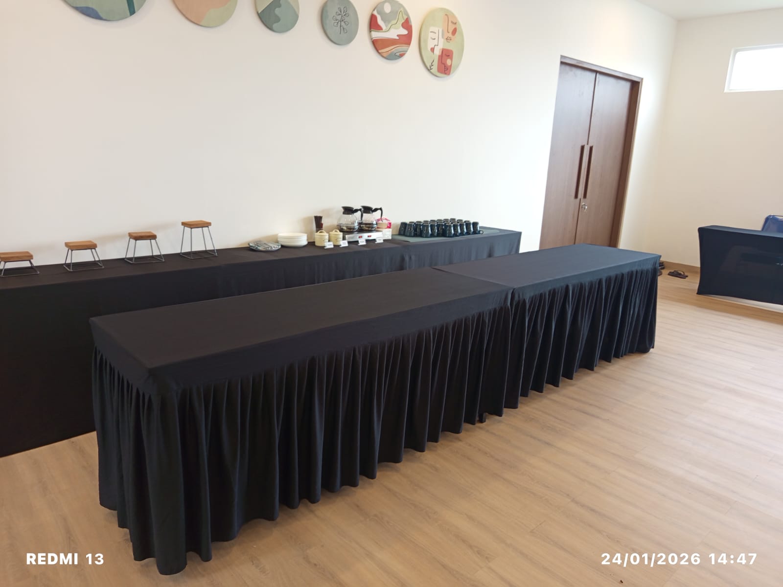 Sewa Meja Kotak 120x80 di Matraman, Jakarta Timur