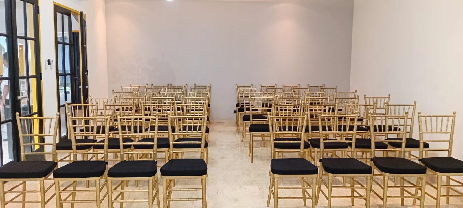 Sewa Kursi Tiffany Kemang Jakarta Selatan Premium & Elegan No 1 Harga Terbaik